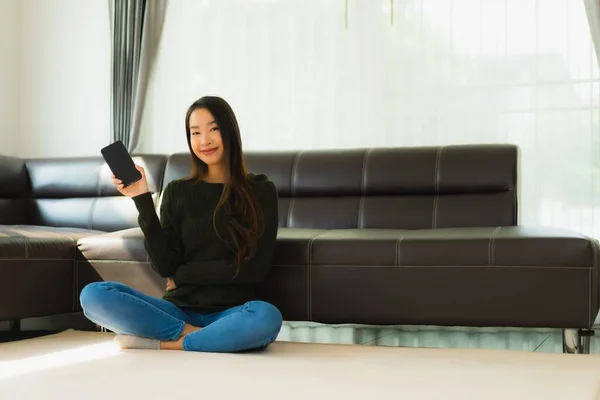 Portrait Beautiful Young Asian Woman Use Smart Mobile Phone Coffee — Stock Photo, Image