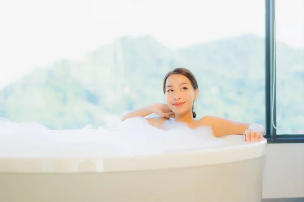 Portrait Belle Jeune Femme Asiatique Détendre Loisirs Profiter Dans Baignoire — Photo