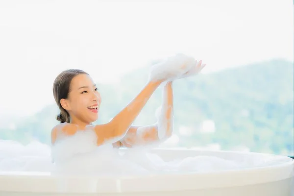 Портрет Красивая Молодая Азиатская Женщина Расслабиться Досуг Насладиться Ванной Ванной — стоковое фото