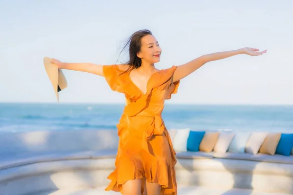 Portrait Beautiful Young Asian Woman Happy Smile Sea Ocean Beach — Stock Photo, Image