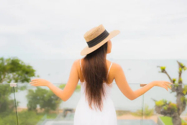 Portriat Beautiful Young Asian Woman Happy Smile Balcony Sea View — Stock Photo, Image