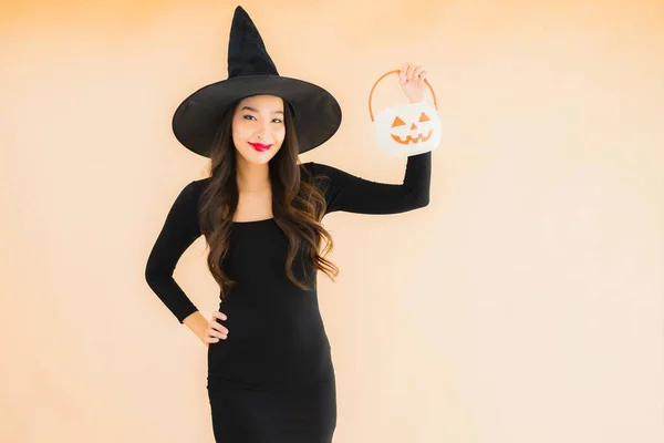 Porträtt Vacker Ung Asiatisk Kvinna Bära Halloween Kostym Färg Isolerad — Stockfoto