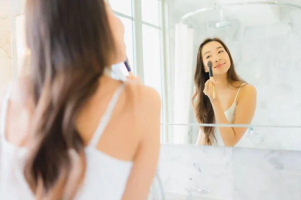 Portrait Beautiful Young Asian Woman Check Make Her Face Mirror — Stock Photo, Image