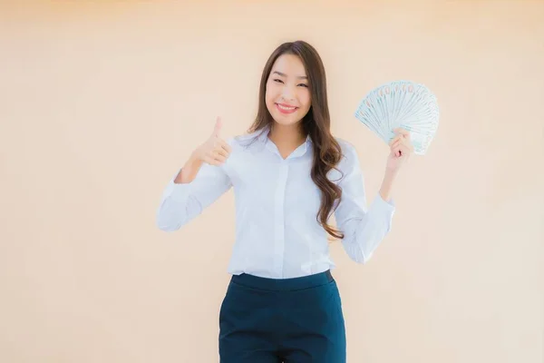 Portret Mooie Jonge Business Aziatische Vrouw Met Geld Geld Geïsoleerde — Stockfoto