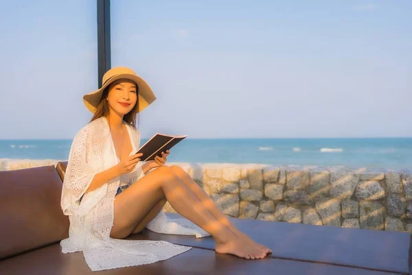 Portrait Young Asian Woman Read Book Beach Sea Ocean Travel — Stock Photo, Image