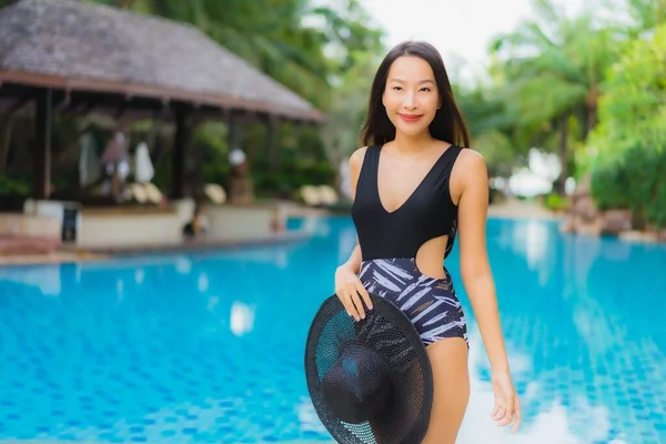 Retrato Bonito Jovem Asiático Mulheres Feliz Sorriso Relaxar Redor Piscina — Fotografia de Stock