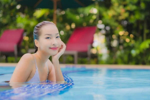 Retrato Bonito Jovem Asiático Mulher Desfrutar Relaxar Sorriso Lazer Redor — Fotografia de Stock