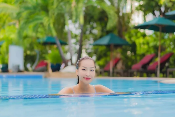 Portrait Schöne Junge Asiatische Frau Genießen Entspannen Lächeln Freizeit Rund — Stockfoto