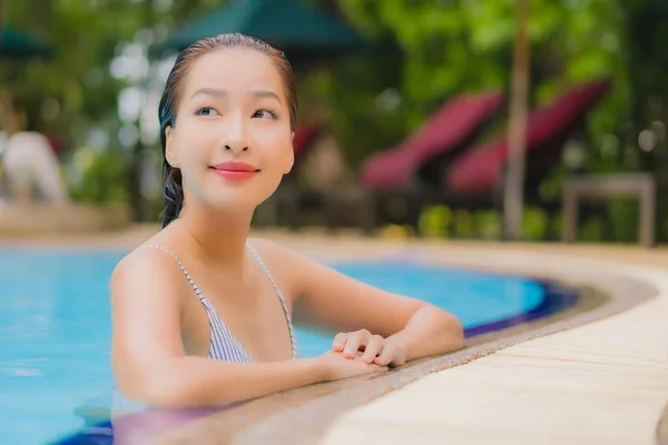 Retrato Bonito Jovem Asiático Mulher Desfrutar Relaxar Sorriso Lazer Redor — Fotografia de Stock