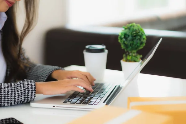 Retrato Hermosa Joven Mujer Negocios Asiática Trabajo Desde Casa Con — Foto de Stock