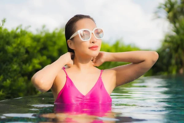 Portrait Beautiful Young Asian Woman Relax Enjoy Outdoor Swimming Pool — Stock Photo, Image