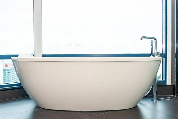 Bella Lusso Bianco Vuoto Decorazione Vasca Bagno Interno Del Bagno — Foto Stock