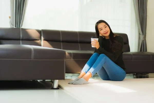 Portrait Beautiful Young Asian Woman Use Smart Mobile Phone Coffee — Stock Photo, Image