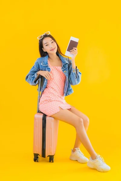 Retrato Hermosa Joven Asiática Mujer Con Equipaje Bolsa Viaje Con — Foto de Stock