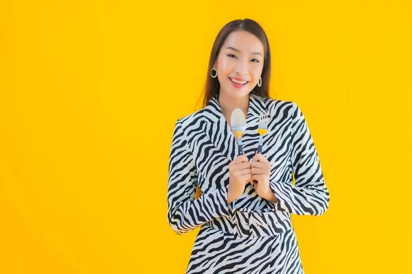 Porträt Schöne Junge Asiatische Frau Mit Löffel Und Gabel Bereit — Stockfoto