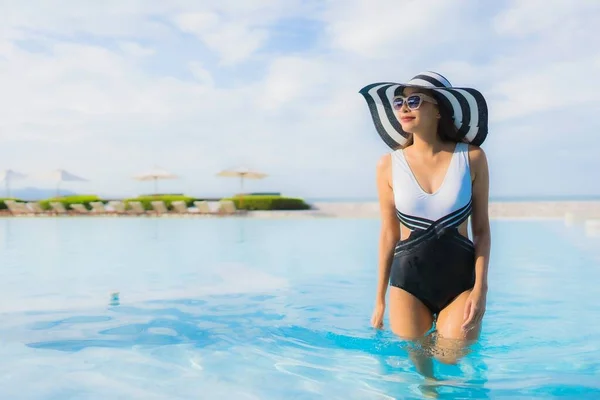 Ritratto Belle Giovani Donne Asiatiche Sorriso Felice Rilassarsi Intorno Alla — Foto Stock