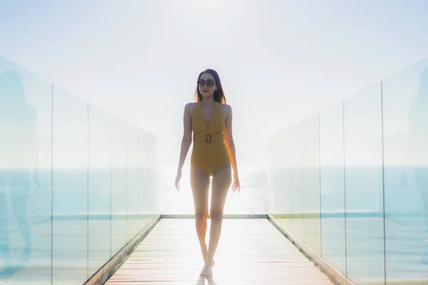 Portrait Beautiful Young Asian Woman Walk Smile Look Beach Sea — Stock Photo, Image