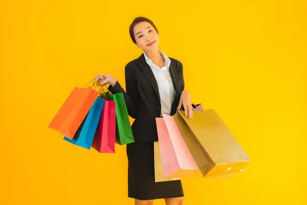 Retrato Hermosa Joven Negocio Asiático Mujer Con Bolsa Compras Centro — Foto de Stock