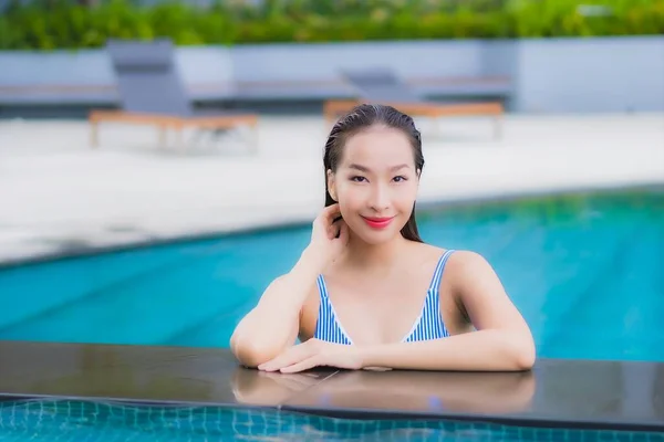 Güzel Bir Asyalı Kadın Portresi Rahatlayın Rahatınıza Bakın — Stok fotoğraf