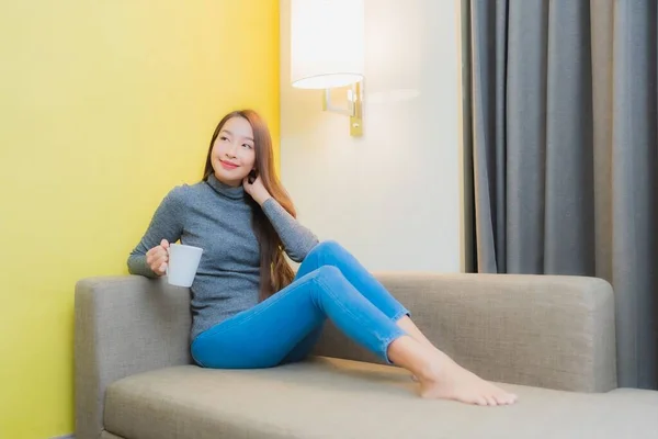 Retrato Bonito Jovem Asiático Mulher Sorriso Relaxar Com Xícara Café — Fotografia de Stock