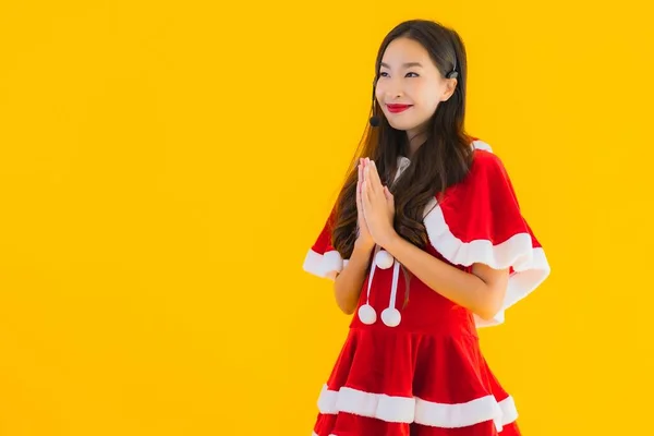 Portret Mooie Jonge Aziatische Vrouw Dragen Kerst Kleding Hoed Met — Stockfoto