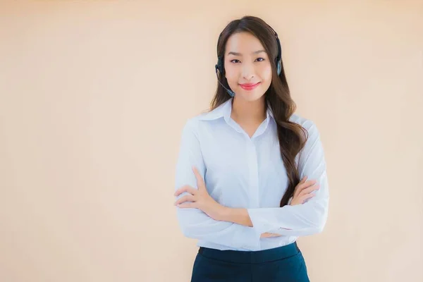 Πορτρέτο Όμορφη Νεαρή Ασιατική Επιχειρηματική Γυναίκα Ακουστικά Για Τηλεφωνικό Κέντρο — Φωτογραφία Αρχείου