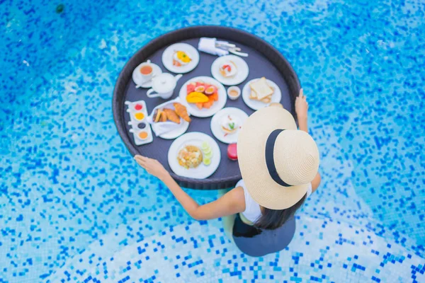 Porträt Schöne Junge Asiatische Frau Glücklich Lächeln Mit Schwimmenden Frühstück — Stockfoto