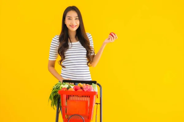 Ritratto Bella Giovane Donna Asiatica Shopping Negozio Alimentari Supermercato Carrello — Foto Stock