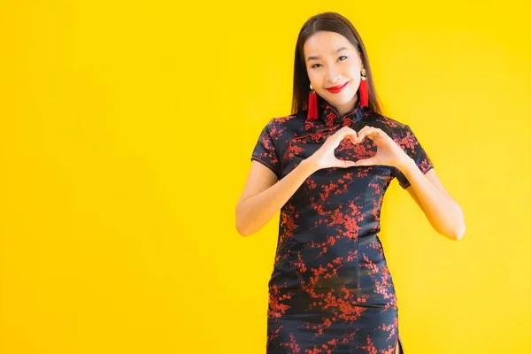 Portret Mooie Jonge Aziatische Vrouw Dragen Chinese Jurk Met Actie — Stockfoto