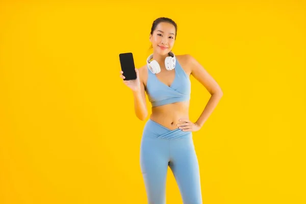 Retrato Hermosa Mujer Asiática Joven Usar Ropa Deportiva Con Teléfono — Foto de Stock