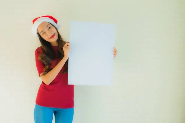 Retrato Bonito Jovem Asiático Mulheres Desgaste Santa Natal Chapéu Mostrar — Fotografia de Stock