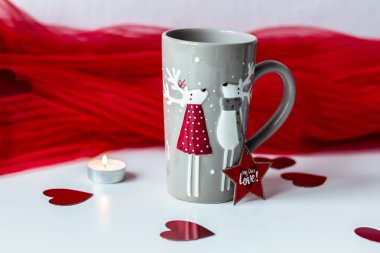 Kadehinin mumlar, romantik ev tasarımı ile