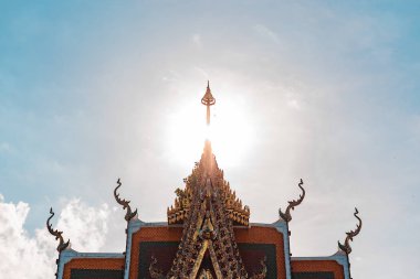 Wat Plai Laem Tapınağı Güneş önünde