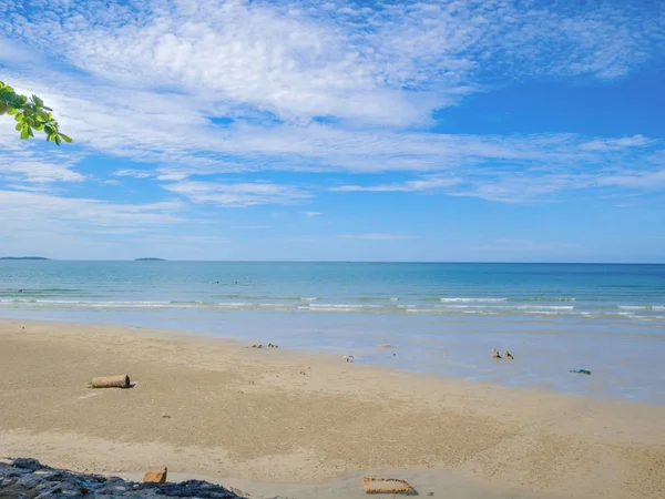 Geweldige Idyllische Oceaan Blauwe Hemel Prachtige Zand Het Strand Vakantietijd — Stockfoto