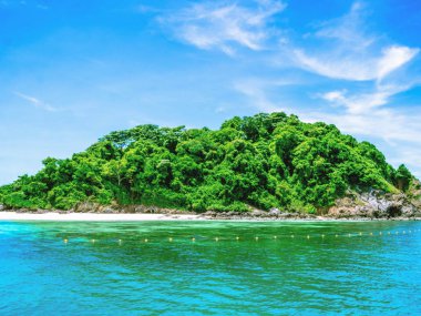 Koh talu Island rayong city, pastoral okyanus ve tatil zamanı, yaz concep mavi gökyüzünde güzel deniz manzarası