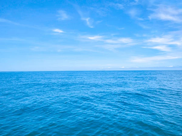 Increíble Océano Idílico Cielo Azul Con Horizonte Infinito Tiempo Vacaciones — Foto de Stock