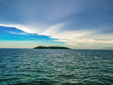 İnanılmaz pastoral okyanus ve tatil zamanı, yaz concep ada manzaralı güzel gökyüzü