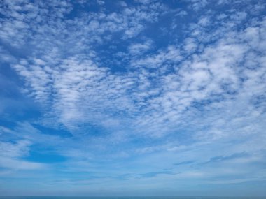 Tatil zamanı, tatil, yaz concep sonsuz ufuk ile okyanus üzerinde güzel gökyüzü