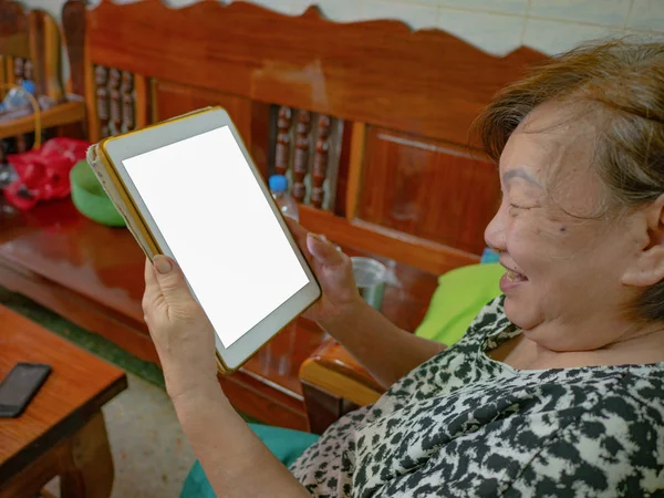 Eski Asyalı kadınlar çok mutlu tablet vasıl alay aramak