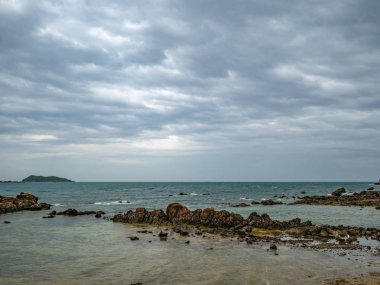 Kayalık sahil plaj deniz manzarası pastoral Okyanusu, yaz concep