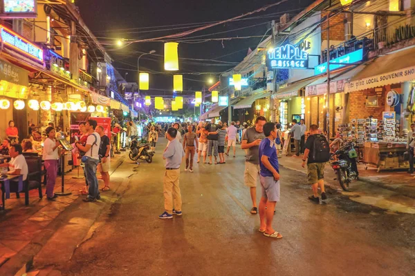 Siemreap Camboja Fevereiro 2016 Cidade Noite Luz Rua Pub Siem — Fotografia de Stock