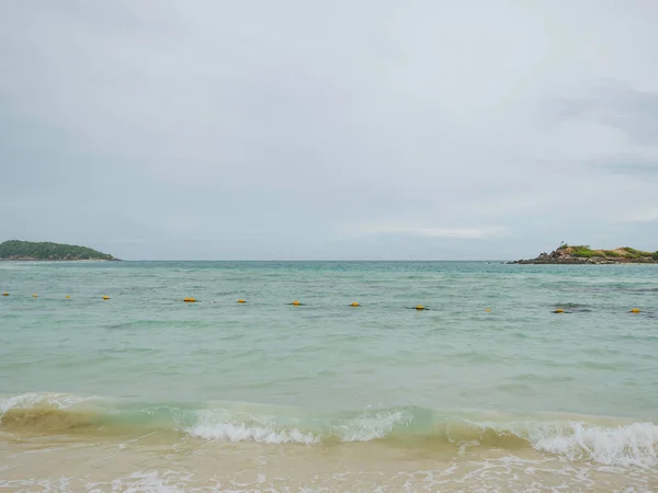 Tropisch Idyllisch Ozeanblauer Himmel Und Schöner Strand Der Urlaubszeit Urlaub — Stockfoto