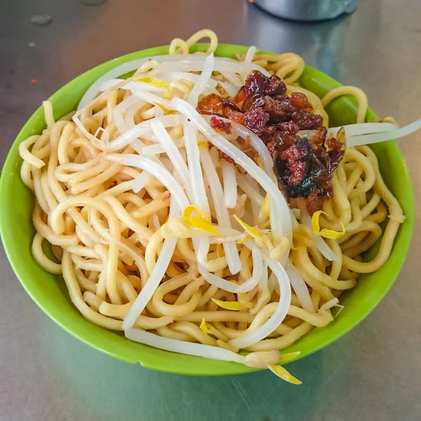 台湾の通り食べ物旅行で簡単乾燥麺台湾屋台 — ストック写真