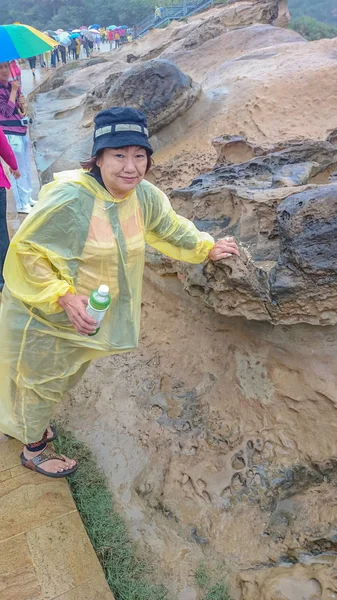 Glückliche Alte Asiatische Frauen Tragen Eine Regenjacke Und Reisen Taipei — Stockfoto