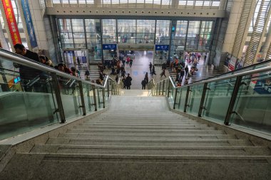 Türük/Çin - 24 Ocak 2015: Çin halkı bekle Türük tren istasyonunda, Türük city zhejiang Çin başka bir şehre gitmek roket tren için