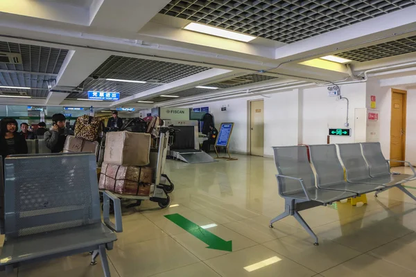 Shanghai Thailand January 2015 People Wait Transit Shanghai Air Port — Stock Photo, Image