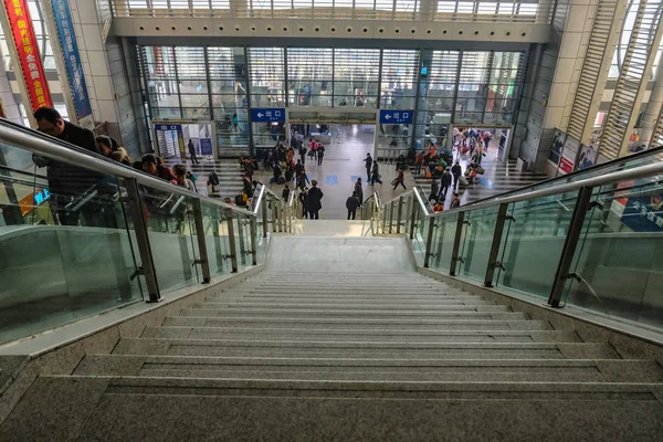 Yiwu China Janeiro 2015 Chineses Esperam Que Trem Foguete Para — Fotografia de Stock