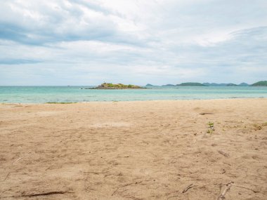 Tropik cennet gibi okyanus mavi gökyüzü ve güzel bir plaj tatil zamanında, beach, Samae San Adası Tayland tatilde. Yaz konsepti.