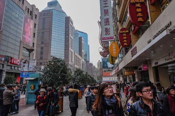 Shanghai China Janeiro 2015 Pessoas Andando Rua Nanjing Road Walking — Fotografia de Stock