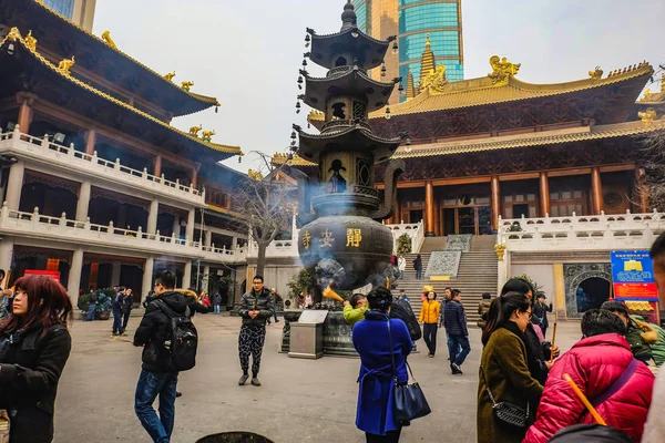 Szanghaj Chiny Stycznia 2015 Świątyni Jing Temple Mieście Szanghaj Ludzie — Zdjęcie stockowe